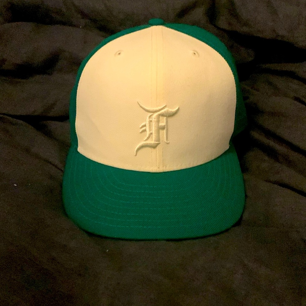 Essentials fear of god hat brand new never put on.